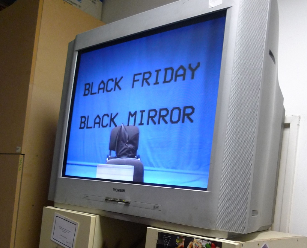 Black Friday – Black Mirror (installation), Szapu Dániel